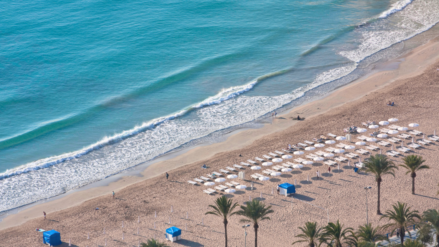 Einer der vielen Strände der Costa Blanca 