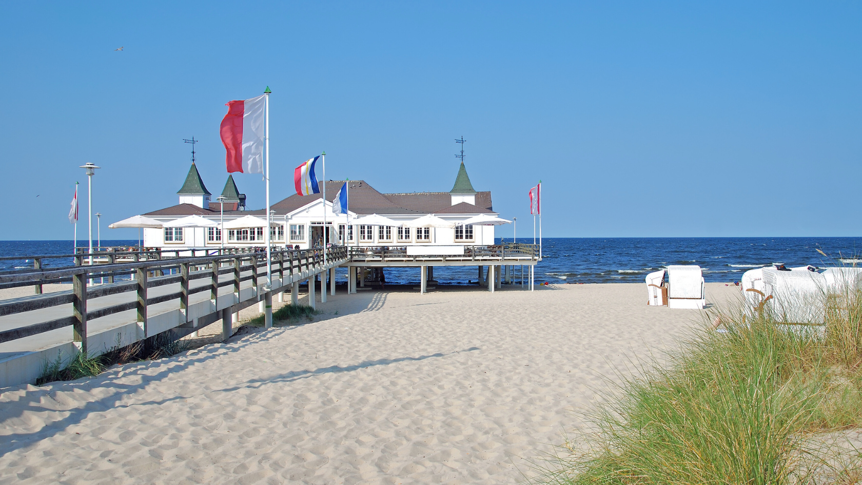 Historische Seebrücke in Ahlbeck auf Usedom, eine der schönsten deutschen Inseln
