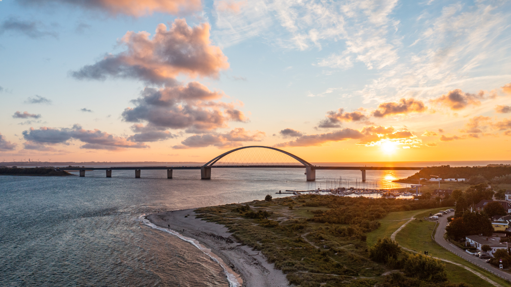 Die Fehmarnsundbrücke verbindet die Insel Fehmarn mit dem Festland