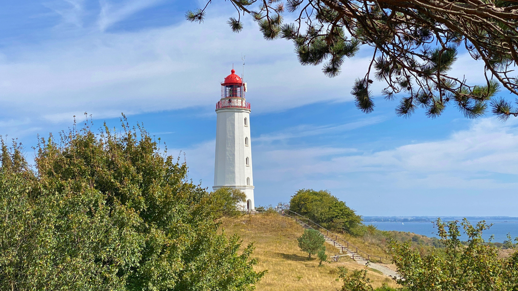 Der Leuchtturm Dornbusch auf Hiddensee, eine der schönsten deutschen Inseln