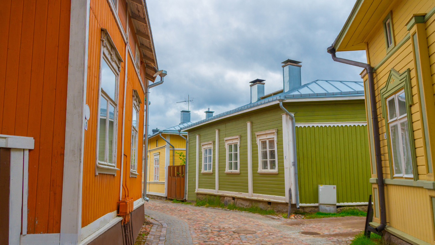 Bunte Holzhäuser in der Altstadt von Rauma