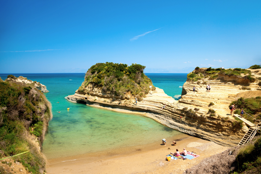 Der Canal d'Amour Strand in Sidari mit seinen einzigartigen Sandsteinformationen