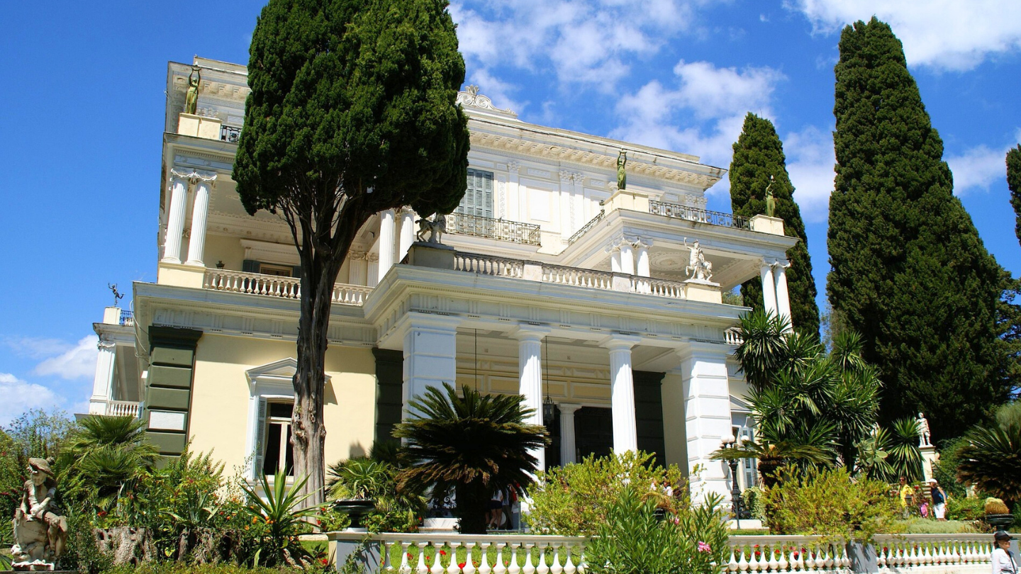 Der prachtvolle Achilleion Palast (Sissi Schloss) auf Korfu